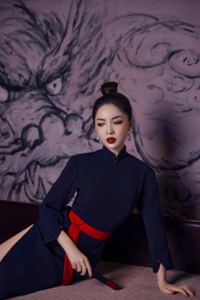 年轻夫妻把小孩哄睡后开监控